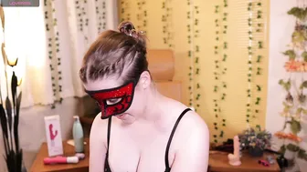 Quinnrmonroe spanking naked on cam