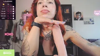 Ur_olivia sex chat posing on webcam