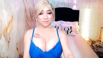agirlwithbigcock selfsuck posing on cam