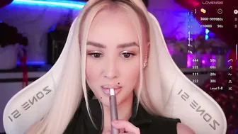 Blond_diamond posing on cam 13 September 2026