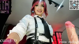 redlu_1 posing on webcam - 14-Sep-26