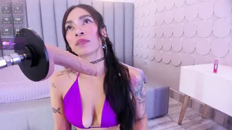 leamonroe__ posing on cam naked