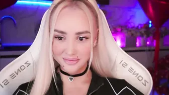 blond_diamond humiliation on cam