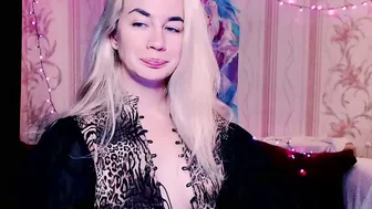 carinfox (09/17/2026) blonde