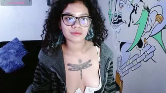 Canela_s1 posing on webcam (09/17/2026)