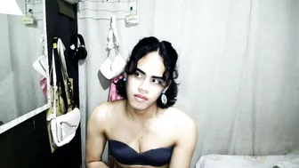 zianzamora4 asian posing on cam
