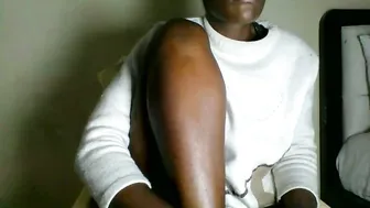 _clara01 ebony posing on cam