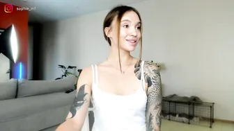 Sophie_in free cam show 09-23-2026