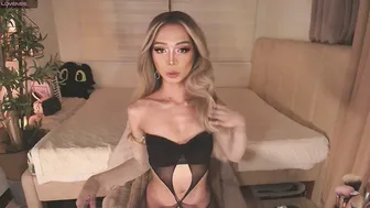 euphoric_goddess femboy posing on cam