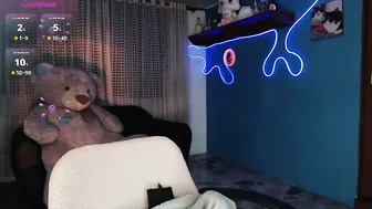 Lyann_ (10-08-2026) milf