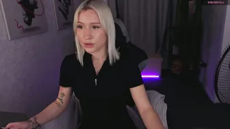 sayl0r_moon feet naked on cam