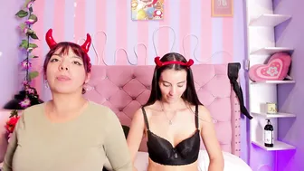 Valkiria_and_dione ebony posing on webcam