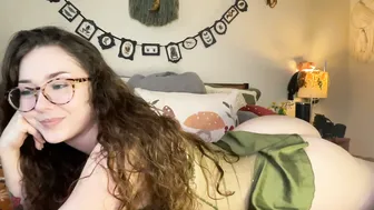 Bella9519 tattoo posing on cam