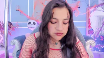 Tarataylorr posing on cam 31-Oct-26