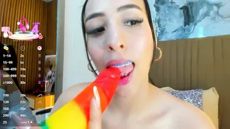 emiliaclark1 posing on cam (07-25-2025)