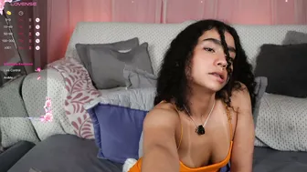 Vicky_curly free cam show 07-28-2025
