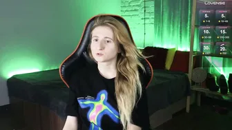 Lin_rosex new posing on webcam