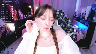 Effie_lee smoke posing on webcam