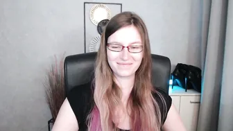 Emma_lust94 01-Aug-25 bigfeet