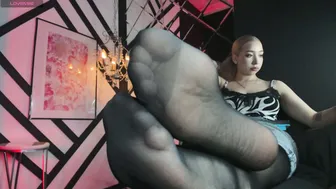 annabelle_art feet - 03-Aug-2025