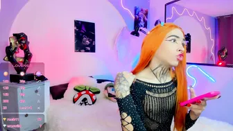 Bitch_capelli video cam porn posing on webcam