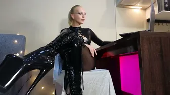 Marthahoffman mistress 05-Aug-25