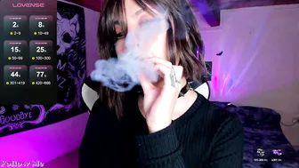 Anni_420_ smoke cam nude