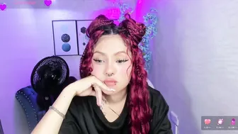 theia_moon_ posing on webcam 06-Aug-2025
