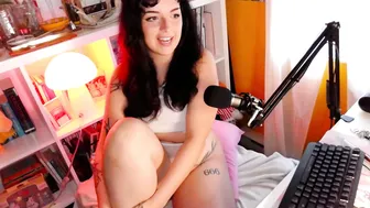 learaypie goth nude on cam