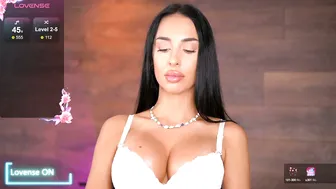 kairaandrews (08-09-2025) on webcam