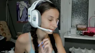 _nika_kik longtongue stream