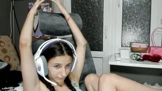 _nika_kik longtongue stream