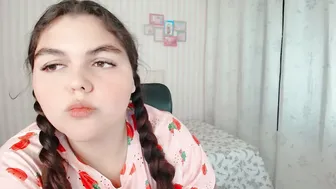 daeneryslove_doll drink (08-10-2025)