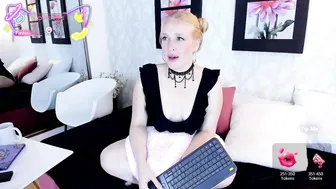 Emilysumer posing on webcam nude