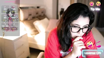 camila_buitrago lovense posing on webcam