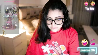 camila_buitrago lovense posing on webcam