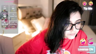 camila_buitrago lovense posing on webcam