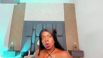 Maiacharris posing on webcam - 12-Aug-2025