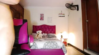 danielle_rose_ lovense posing on cam