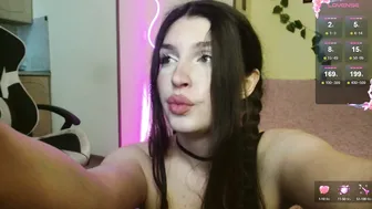 summer_walker posing on webcam 08/12/2025