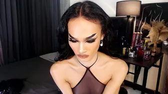 queenvalentinats bigboobs (08/13/2025)