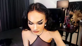 queenvalentinats bigboobs (08/13/2025)