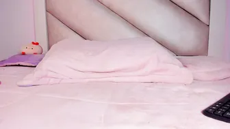 Victoria__js_ on webcam (08/13/2025)