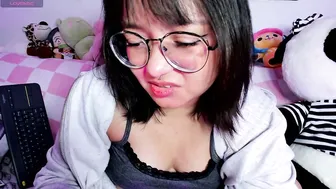 iam_zoechan fuckmachine posing on webcam