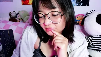 iam_zoechan fuckmachine posing on webcam