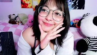 iam_zoechan fuckmachine posing on webcam