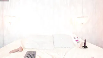 Leigh_angels posing on webcam 08-15-2025