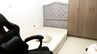 laura_d23 milk posing on webcam