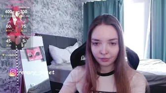renary_sweet posing on webcam 15 August 2025