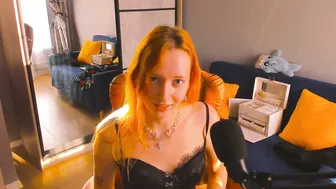 oddlyfamiliar (08/15/2025) live cam show